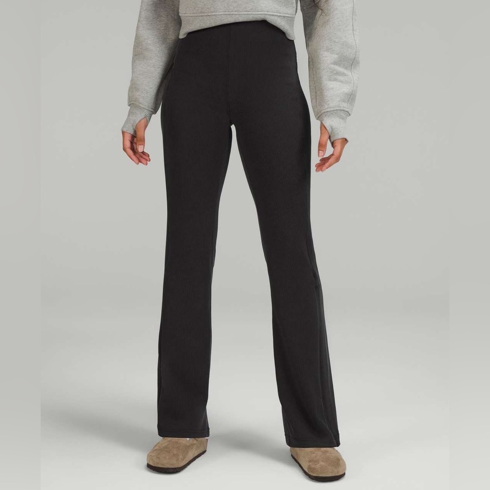 Lululemon Brushed Softstreme Ribbed Zip Flared Pant 32.5" Black.  Size 2